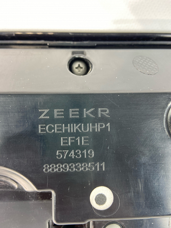 Фонарь крышки багажника ZEEKR 009