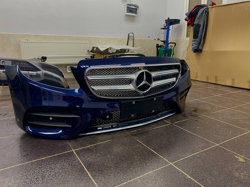 Бампер передний Mercedes-Benz E-Class W213 AMG синий