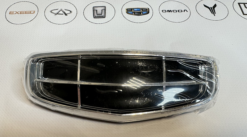 Эмблема решетки радиатора GEELY COOLRAY